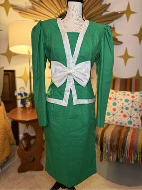 Green Scott McClintock 2 Piece Skirt Suit with White Satin Bow Accent